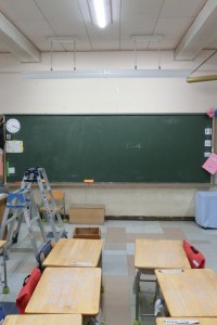 設置ヶ所の素材を確認、施工法を決めます。 完成イメージを共有し、位置を決定。